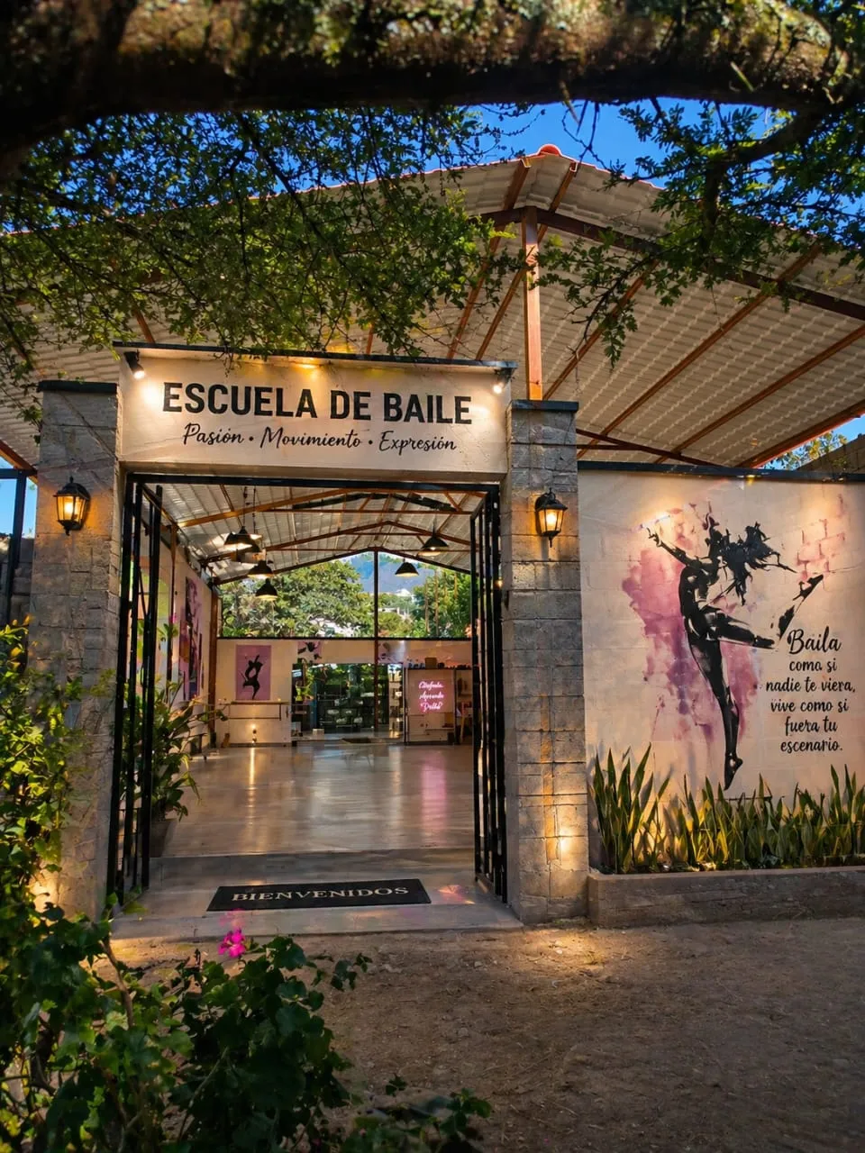 Entrada sala baile
