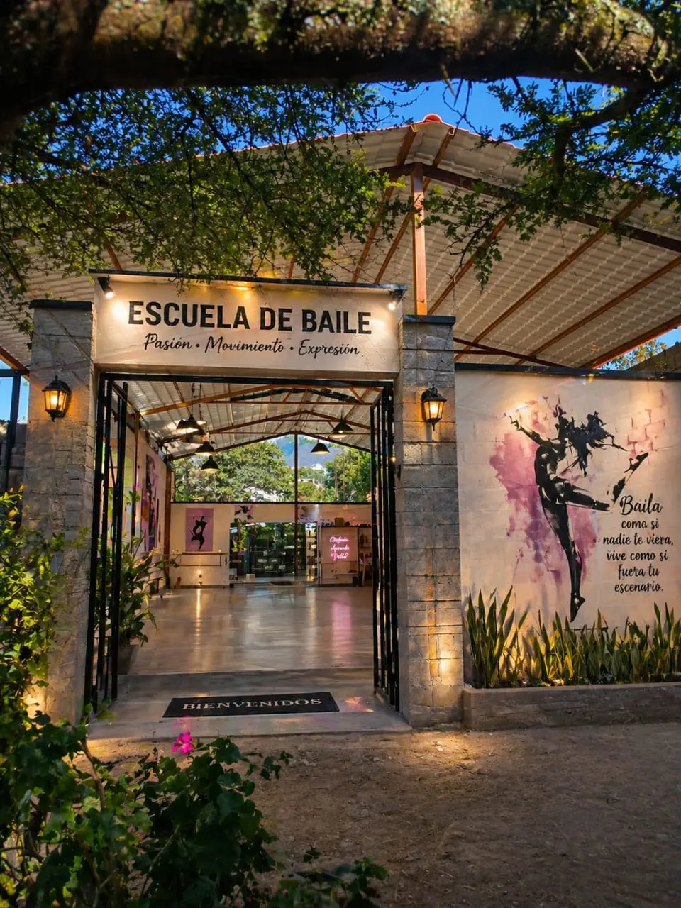 Entrada sala baile